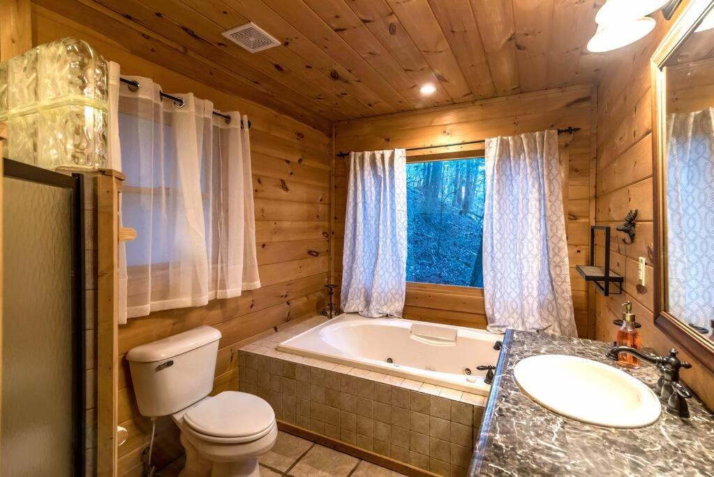 Private Creekside Cabin+Hot Tub,Pool Table, & Pets Ellijay Kültér fotó